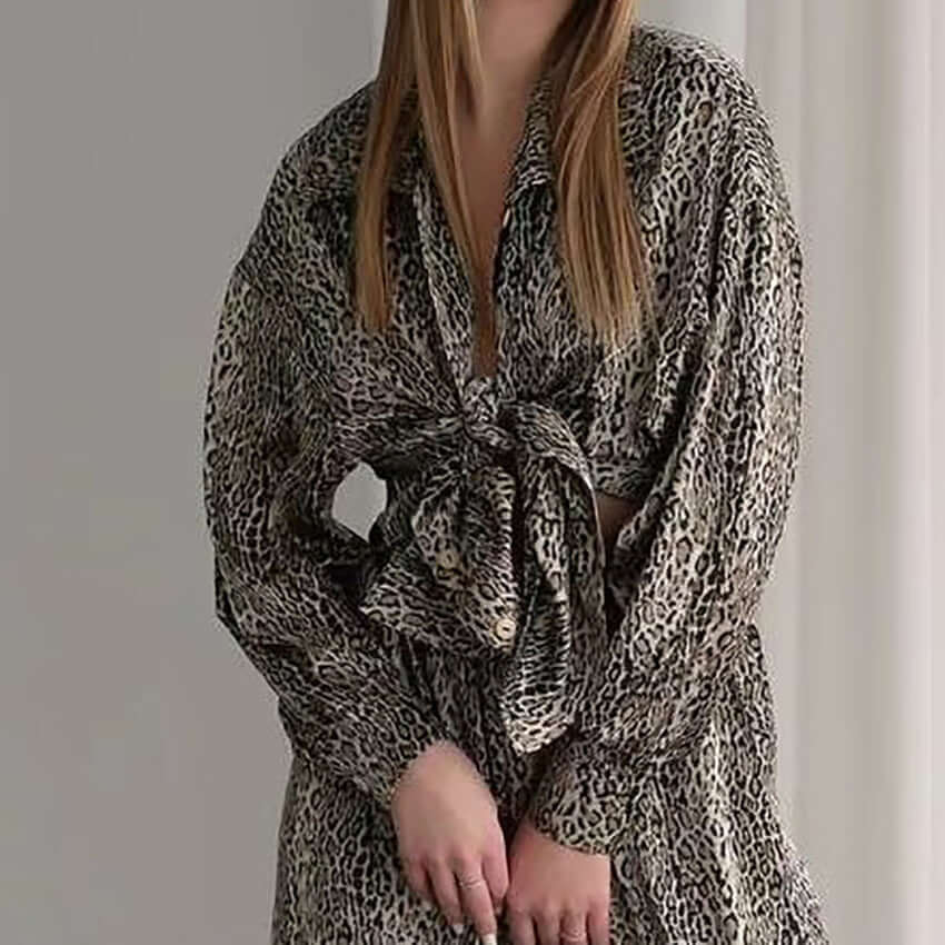 Pijama holgado de seda helada con estampado de leopardo a la moda