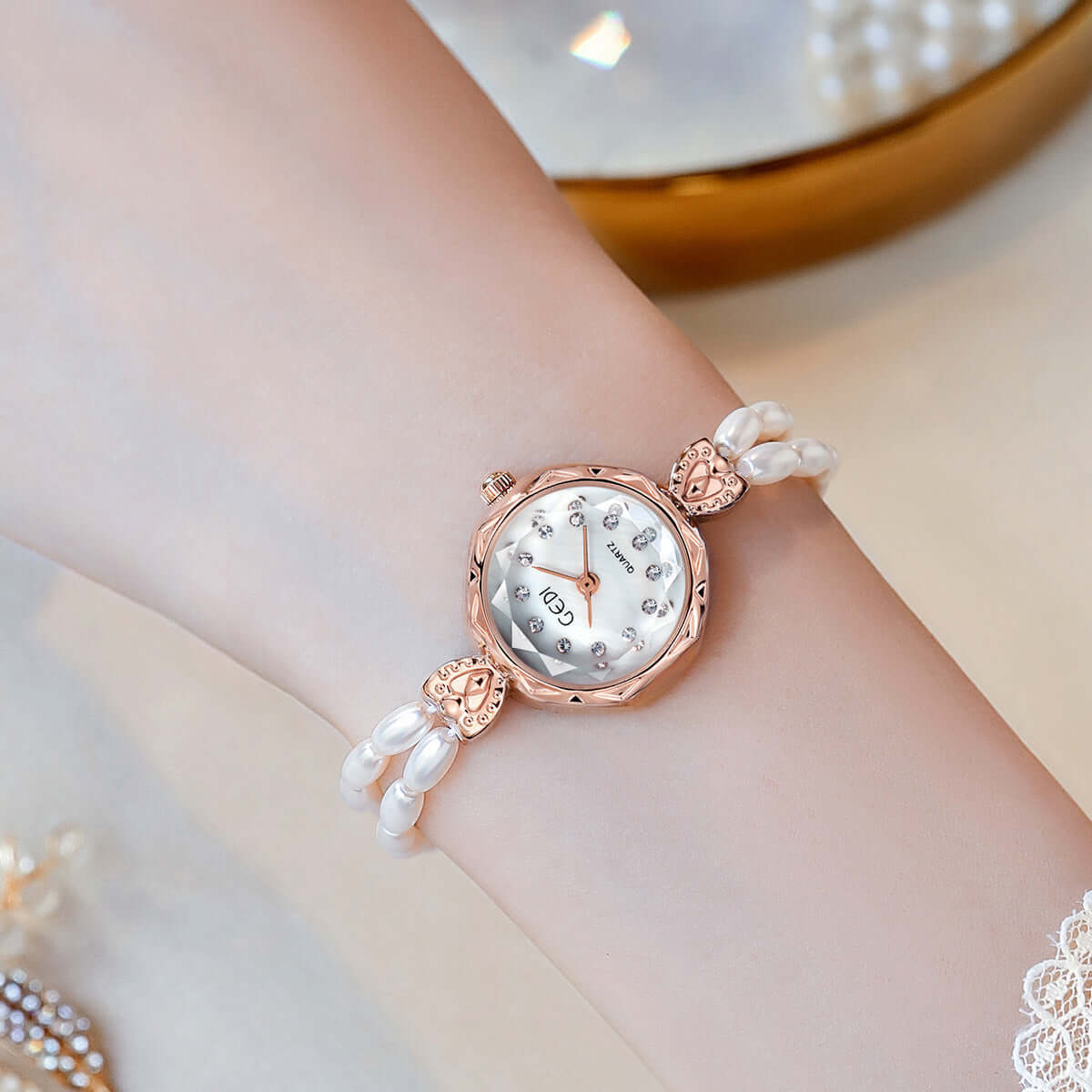 Women's Niche Creative And Luxury Pearls Strap Watch