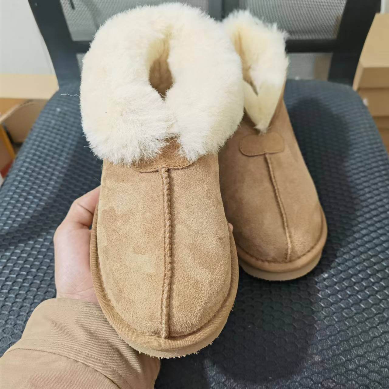 Pantuflas de piel de ante de moda para mujer